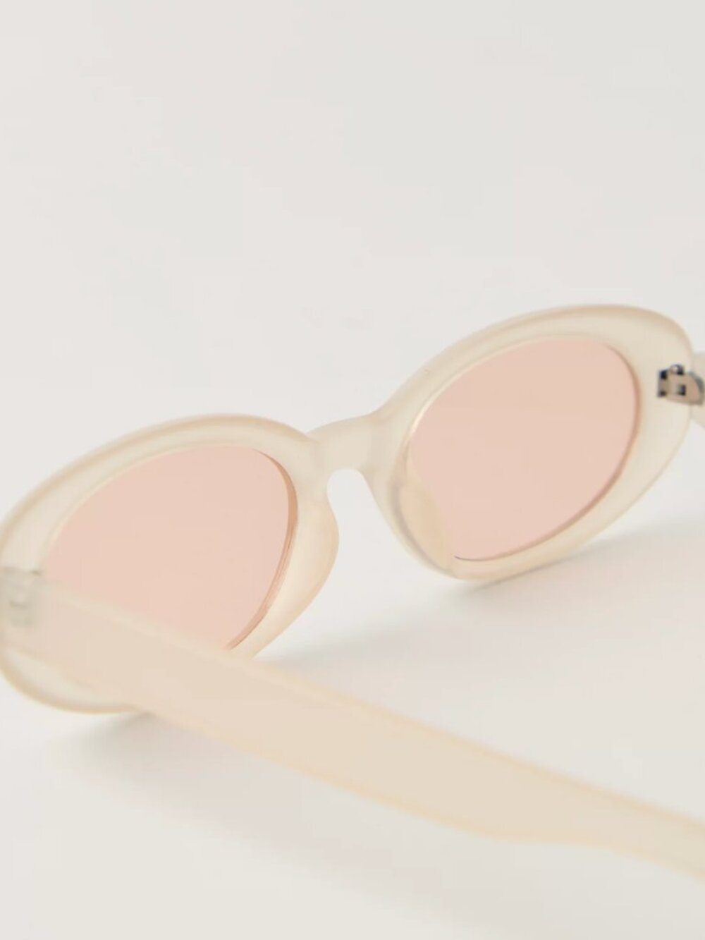 FREE PEOPLE STELLA IVORY ROUND SUNGLASSES - Picture 3 of 3